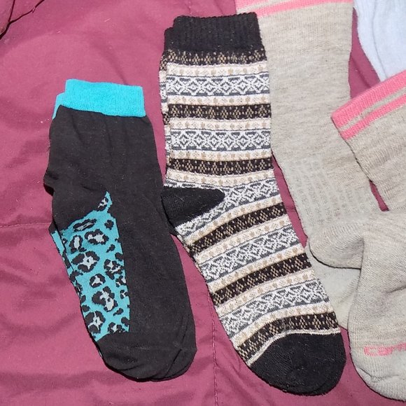four pairs of socks will fit small to medium size feet - Picture 5 of 12